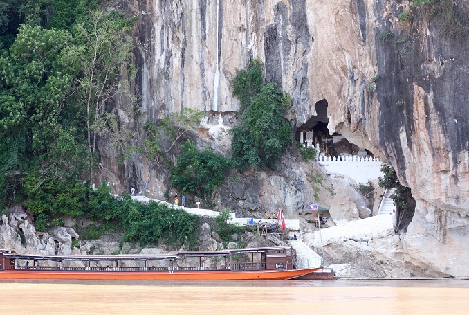 Full-day Visiting Pak ou caves Village and Kuang Si Waterfall