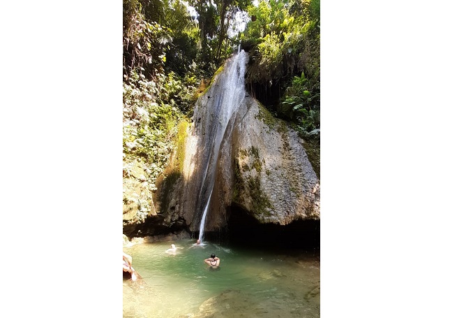 Nong Khiaw Treeking to 100 Waterfall
