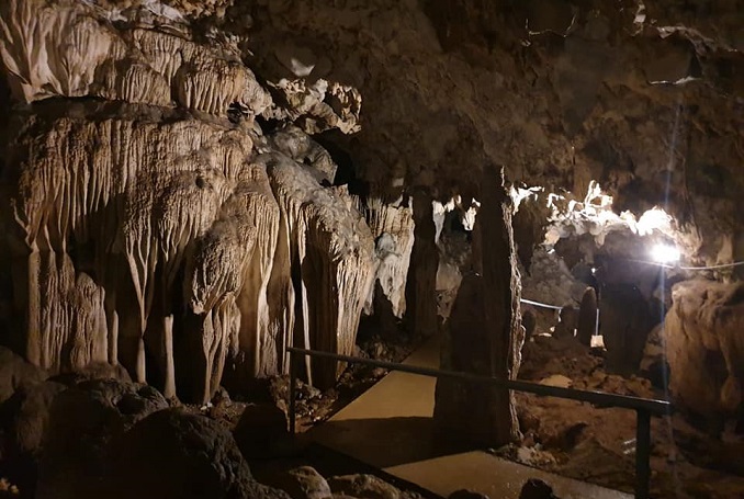 Nong Khiaw Cave