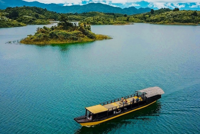 Vang Vieng Nam Ngum Lake Cruise and Fishing Fullday Tour