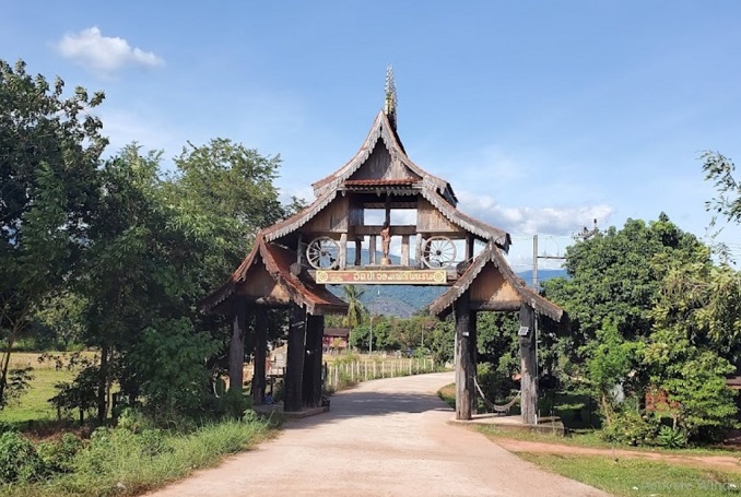 1 Day Trekking To Waterfalls - Orchid Fields From Vientiane City - Private 