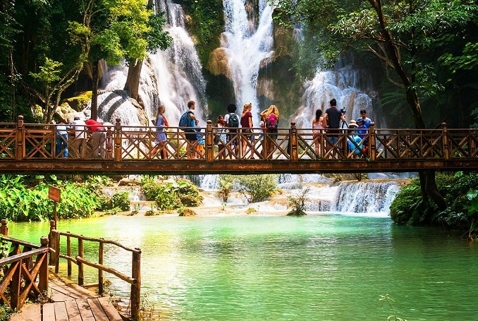 ​Visiting Pak Ou caves - villages and Kuang si falls 1 day tour