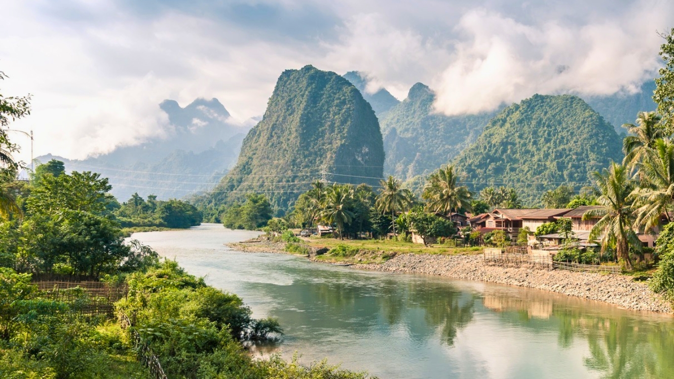 Huay Xai - Nong Khiaw - Luang Prabang 4 Days Package