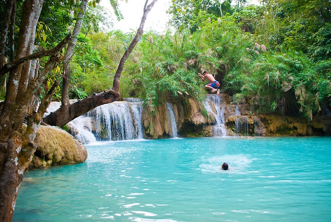 Shared Minivan to Kuang Si Falls - Round Trip