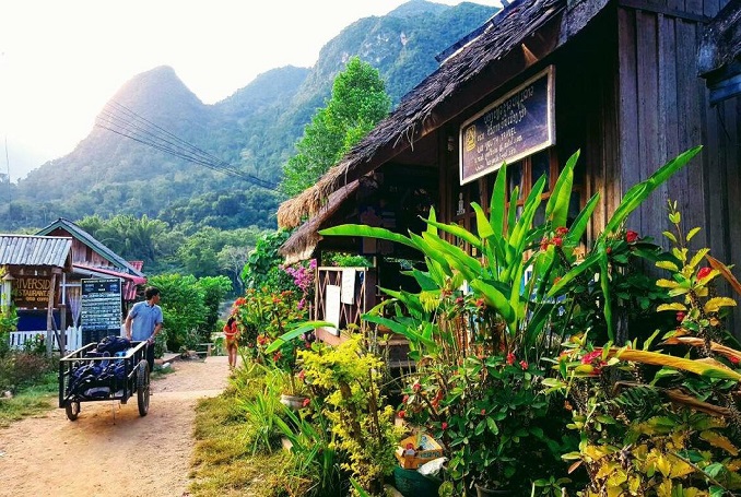 Fullday Cruise to Muang Ngoi, Tham Khan and Banna Villages