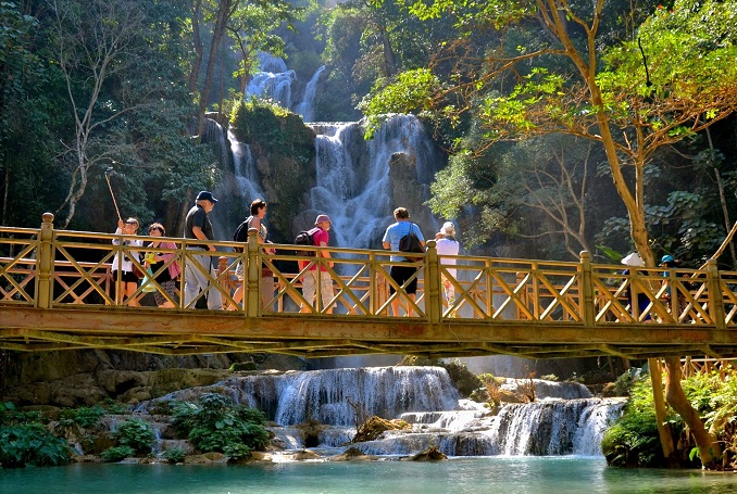 Slow boat to Pak Ou caves and Kuang Si falls Full-day tour