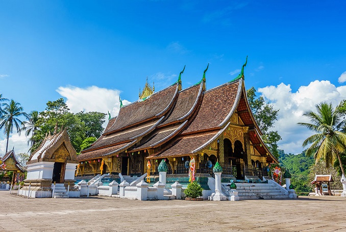 Combo: Alms Giving Ceremony, World Heritage City and Kuang Si Falls Tour